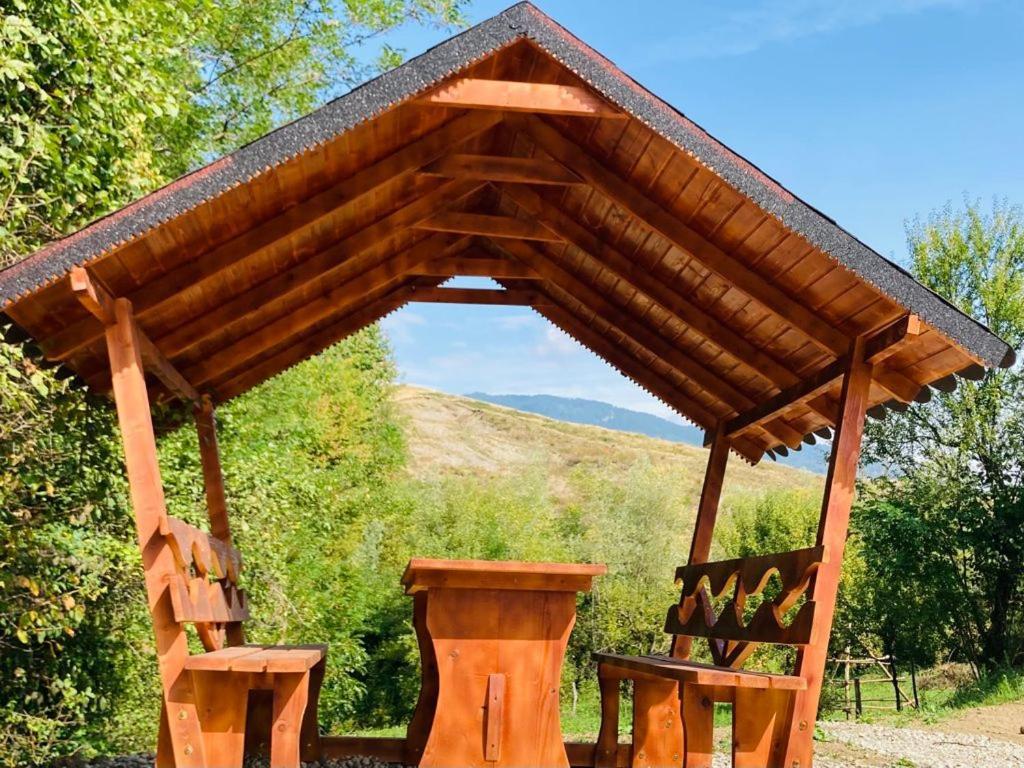 Cabanele Lu' Dinu Curtea De Arges Luaran gambar